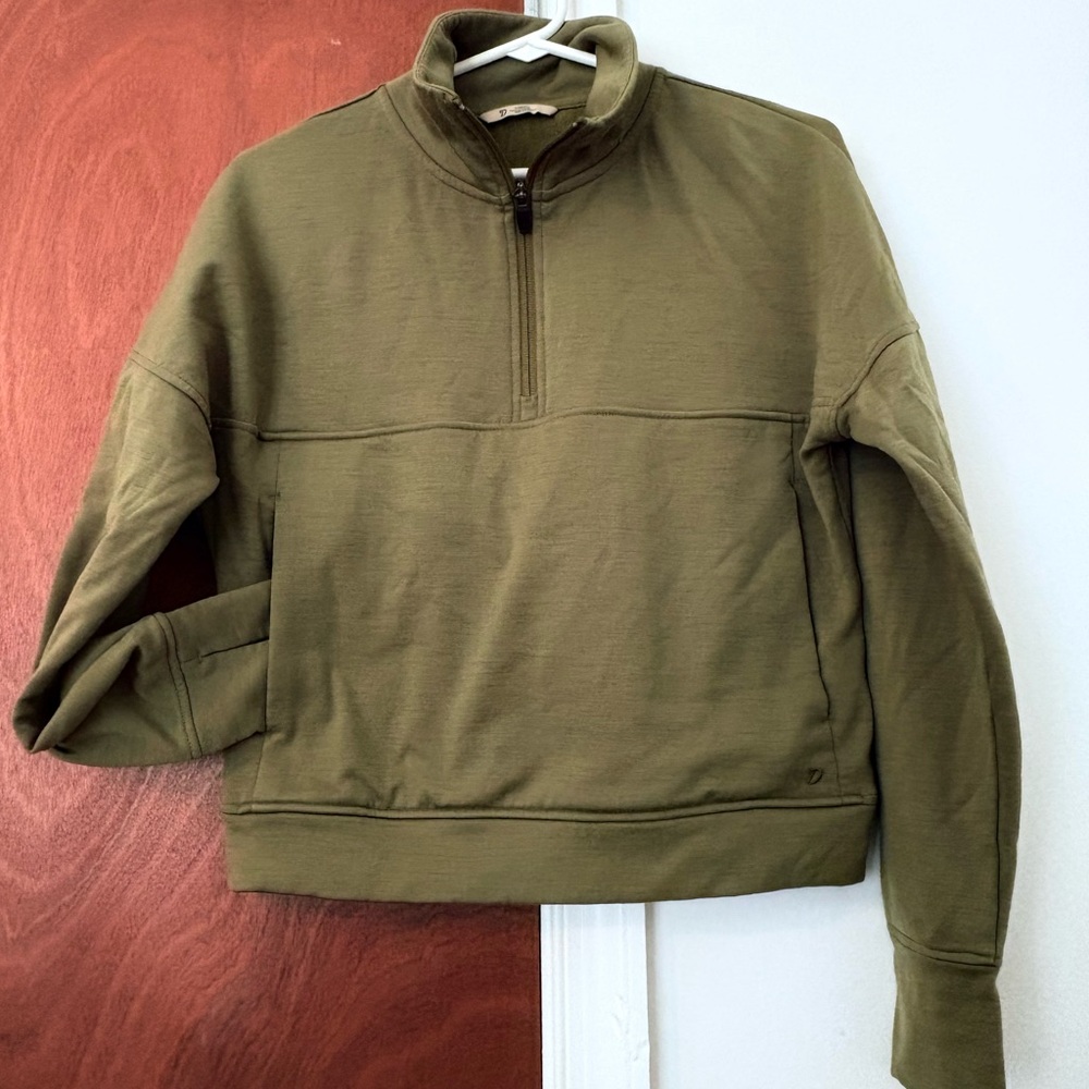 Women’s Duck Camp- Quarter zip Pullover. Size XS